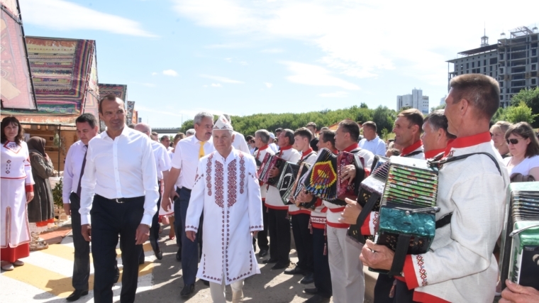 Глава Чувашии Михаил Игнатьев приветствовал участников Большого хора и VII Всечувашского праздника «Акатуй»
