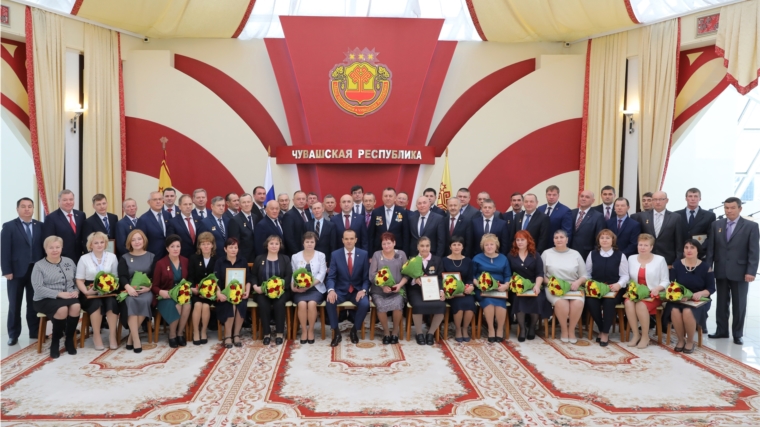 Глава Чувашии Михаил Игнатьев вручил государственные награды труженикам села